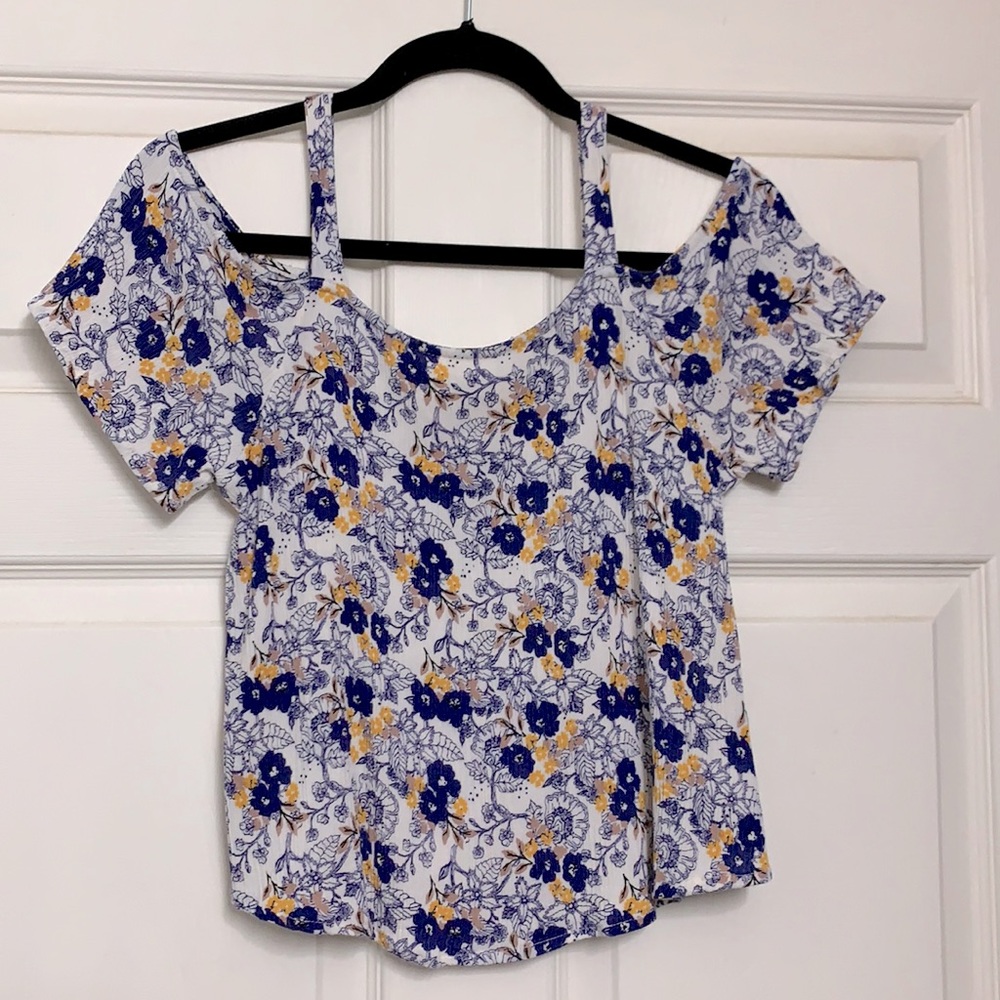 🌟3/15$🌟 Elodie cold shoulder, floral blouse. Size: M (EUC)
